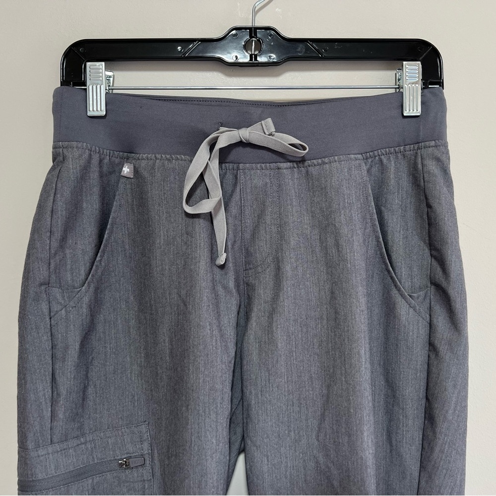 FIGS Women’s Zamora Jogger Scrub Pants in Graphite Gray, size XS - Picture 6 of 11